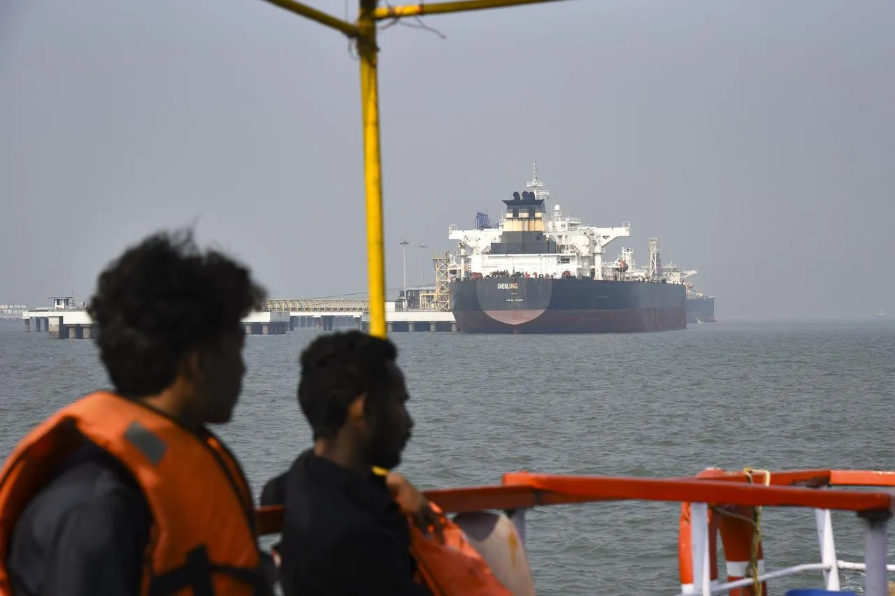 Le pétrolier Suezmax Shenlong, dans le port de Mumbai, en Inde, le 12 mars 2026. Photo : Anadolu Agency.