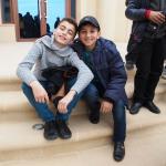  Parc national de Gobustan – Écoliers fraternisant avec les journalistes