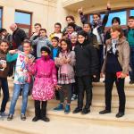  Parc national de Gobustan – Écoliers fraternisant avec les journalistes